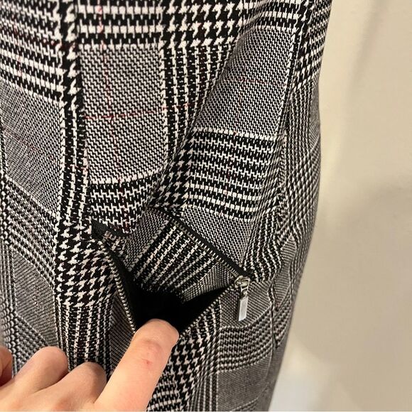 Sleeveless Black and White houndstooth Plaid print knee length Dress - Picture 5 of 12